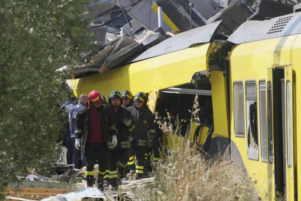 scontro treni Puglia