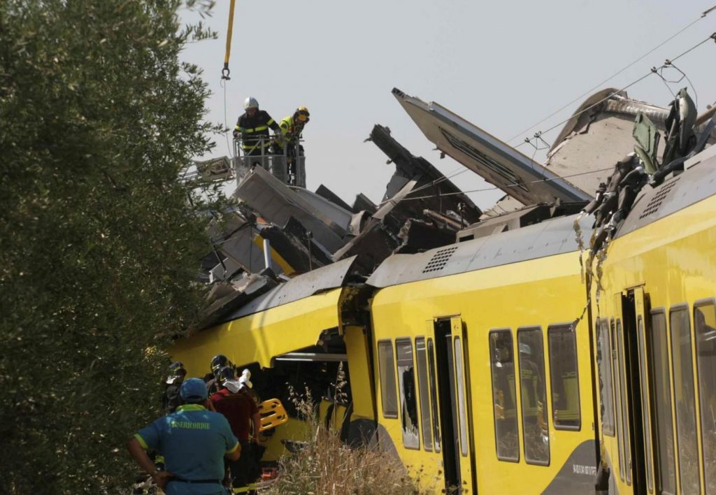 scontro treni Puglia