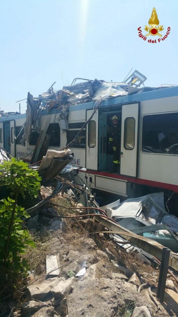 scontro treni Puglia