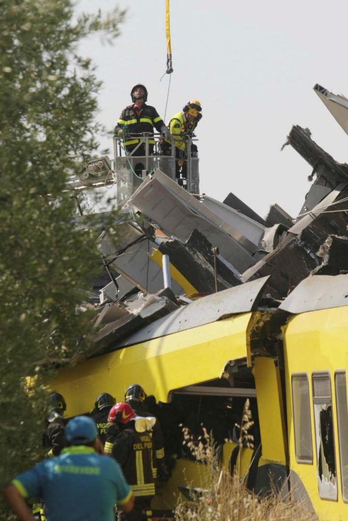 scontro treni Puglia