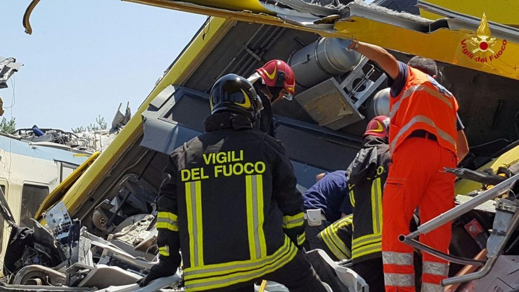 scontro treni Puglia