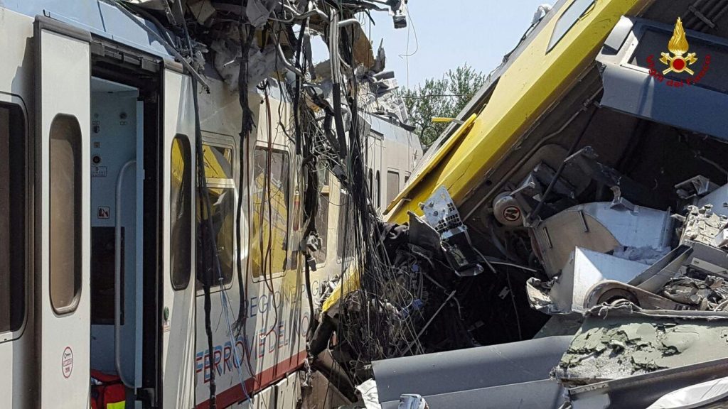 scontro treni Puglia