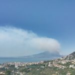 Enorme incendio sul Vesuvio, le FOTO in diretta [GALLERY]