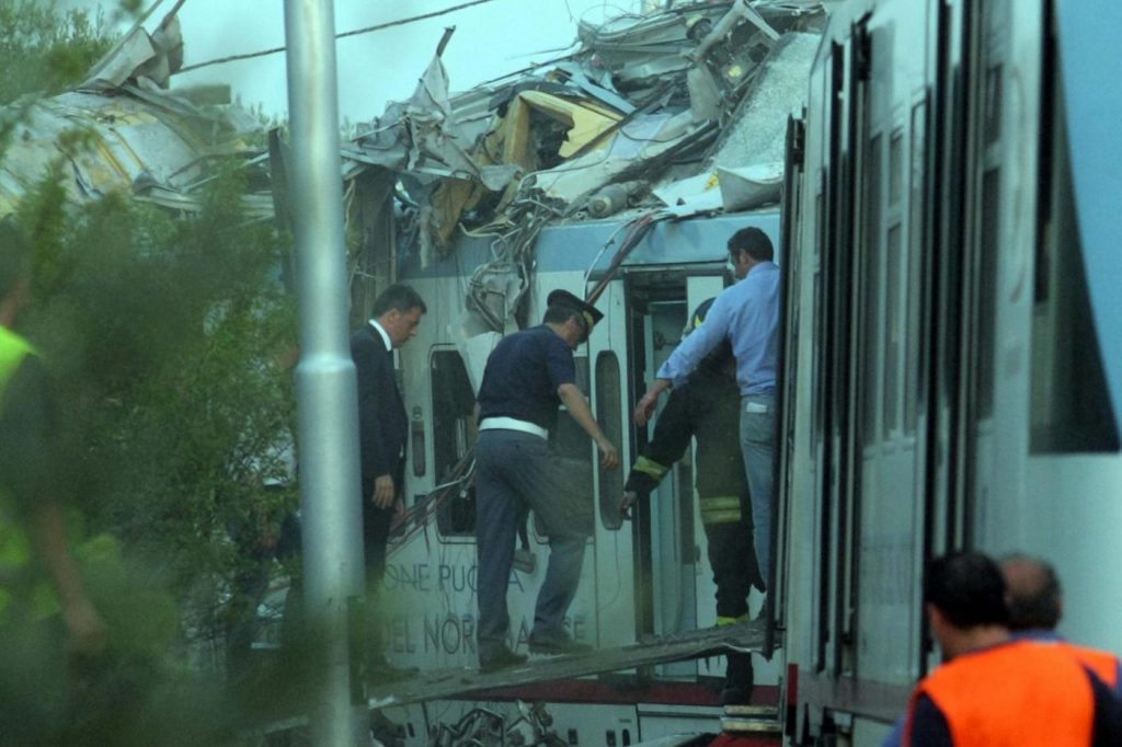 scontro treni Puglia