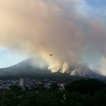 Incendio Vesuvio, il vulcano continua a bruciare da 48 ore: nuovo fronte, cresce la paura [GALLERY]