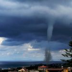 Maltempo, il ciclone arriva al Sud: “raffica” di tornado in Sicilia e in Abruzzo, gravi danni [FOTO LIVE]