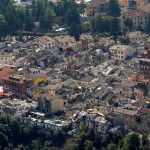 Terremoto, le incredibili immagini di Amatrice vista dall’alto: il “paese sbriciolato” [GALLERY]