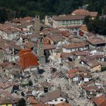 Terremoto, le incredibili immagini di Amatrice vista dall’alto: il “paese sbriciolato” [GALLERY]