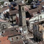 Terremoto, le incredibili immagini di Amatrice vista dall’alto: il “paese sbriciolato” [GALLERY]