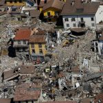 Terremoto, le incredibili immagini di Amatrice vista dall’alto: il “paese sbriciolato” [GALLERY]