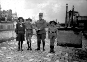 Volterra in divisa con i figli