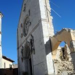 Terremoto, Norcia spettrale: in centro solo polvere e macerie, tutte le foto in diretta [GALLERY]