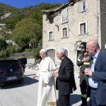 Terremoto Centro Italia: papa Francesco in raccoglimento a Pescara del Tronto [GALLERY]