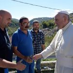 Terremoto Centro Italia: papa Francesco in raccoglimento a Pescara del Tronto [GALLERY]