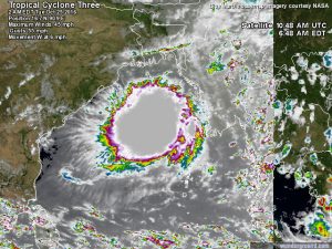 La tempesta tropicale in fase di sviluppo sopra le calde acque superficiali del Golfo del Bengala