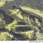 Freddo e maltempo, l’ondata di gelo sferza l’Italia: forte vento, neve a bassa quota e temperature invernali [LIVE]