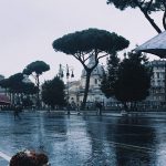 Meteo Roma, altra giornata di maltempo: freddo e piogge, temporale sul litorale [LIVE]