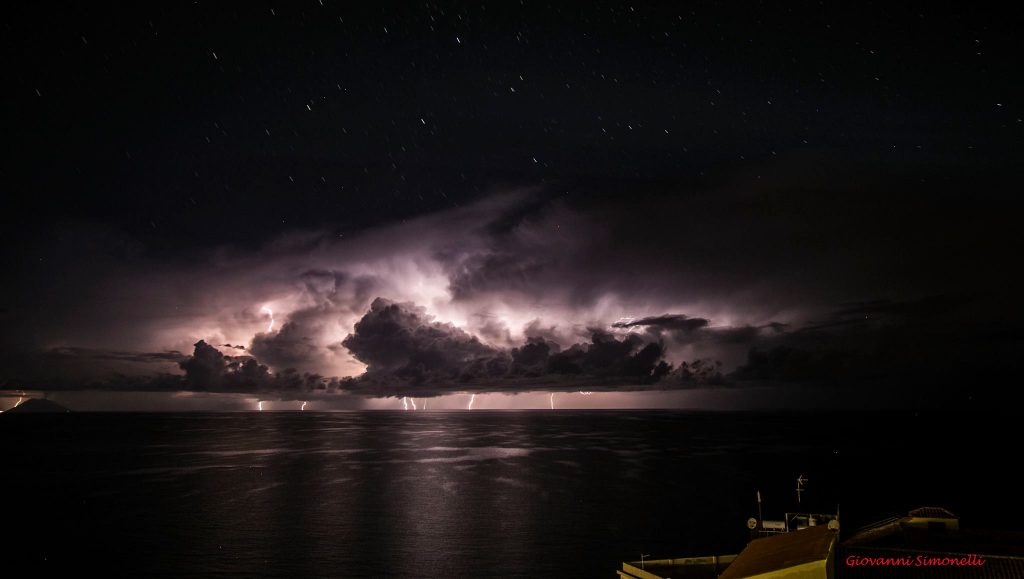 temporali basso tirreno fulmini saette mare stromboli