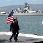 USA-Giappone: il premier giapponese con Obama a Pearl Harbor, “mai ripetere gli orrori della guerra” [GALLERY]