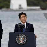 USA-Giappone: il premier giapponese con Obama a Pearl Harbor, “mai ripetere gli orrori della guerra” [GALLERY]