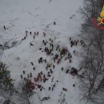 Valanga Hotel Rigopiano, aggiornamenti LIVE: identificata la terza vittima, “altri segnali sotto neve e macerie”