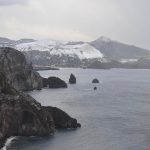 Maltempo, ancora neve e ghiaccio sulle strade di Lipari e Vulcano alle isole Eolie