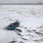 Europa nella morsa del gelo: le spaventose immagini del Danubio ghiacciato a Belgrado [GALLERY]