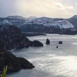 Maltempo, ancora neve e ghiaccio sulle strade di Lipari e Vulcano alle isole Eolie