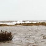 Cagliari nella morsa dello scirocco, la spiaggia del Poetto cancellata dalla mareggiata [GALLERY]