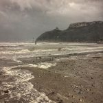 Cagliari nella morsa dello scirocco, la spiaggia del Poetto cancellata dalla mareggiata [GALLERY]