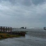 Cagliari nella morsa dello scirocco, la spiaggia del Poetto cancellata dalla mareggiata [GALLERY]