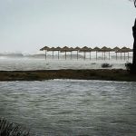 Cagliari nella morsa dello scirocco, la spiaggia del Poetto cancellata dalla mareggiata [GALLERY]