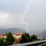 Allerta Meteo, violenti temporali pomeridiani oggi e domani su Alpi orientali e Appennini. Attenzione al Centro/Sud [MAPPE]