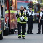 Grattacielo in fiamme a Londra: vittime e numerosi feriti nell’incendio alla Grenfell Tower, “c’era chi lanciava i figli nel vuoto” [GALLERY]