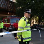 Grattacielo in fiamme a Londra: vittime e numerosi feriti nell’incendio alla Grenfell Tower, “c’era chi lanciava i figli nel vuoto” [GALLERY]