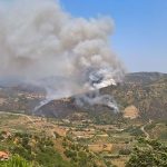 Caldo asfissiante al Sud, è un inferno di fuoco in Calabria e Sicilia: incendi ovunque, tanta gente in fuga [LIVE]