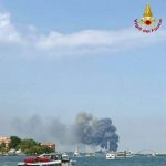 Venezia: incendio nello stabilimento Veritas, alta nube di fumo visibile in tutta la laguna [FOTO e VIDEO]