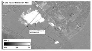 Figura 1 - Indice di differenza di NBR derivato dalle immagini Sentinel2A-MSI antecedente (20 giugno 2017) e successiva (20 luglio 2017) all'incendio iniziato il 17 luglio 2017. Il nero-grigio indica non cambiamento; tonalità di grigio chiarissimo verso il bianco indicano cambiamento. Il perimetro è stato rilevato mediante fotointerpretazione (Contains modified Copernicus Sentinel data [2017]; Landsat 8-OLI courtesy of U.S. Geological Survey; Software used SNAP-ESA, data processing Stefania Amici-INGV) [credits Contains modified Copernicus Sentinel data [2017]; Landsat 8-OLI courtesy of the U.S. Geological Survey, HARRIS-ENVI, data processing Stefania Amici-INGV]  