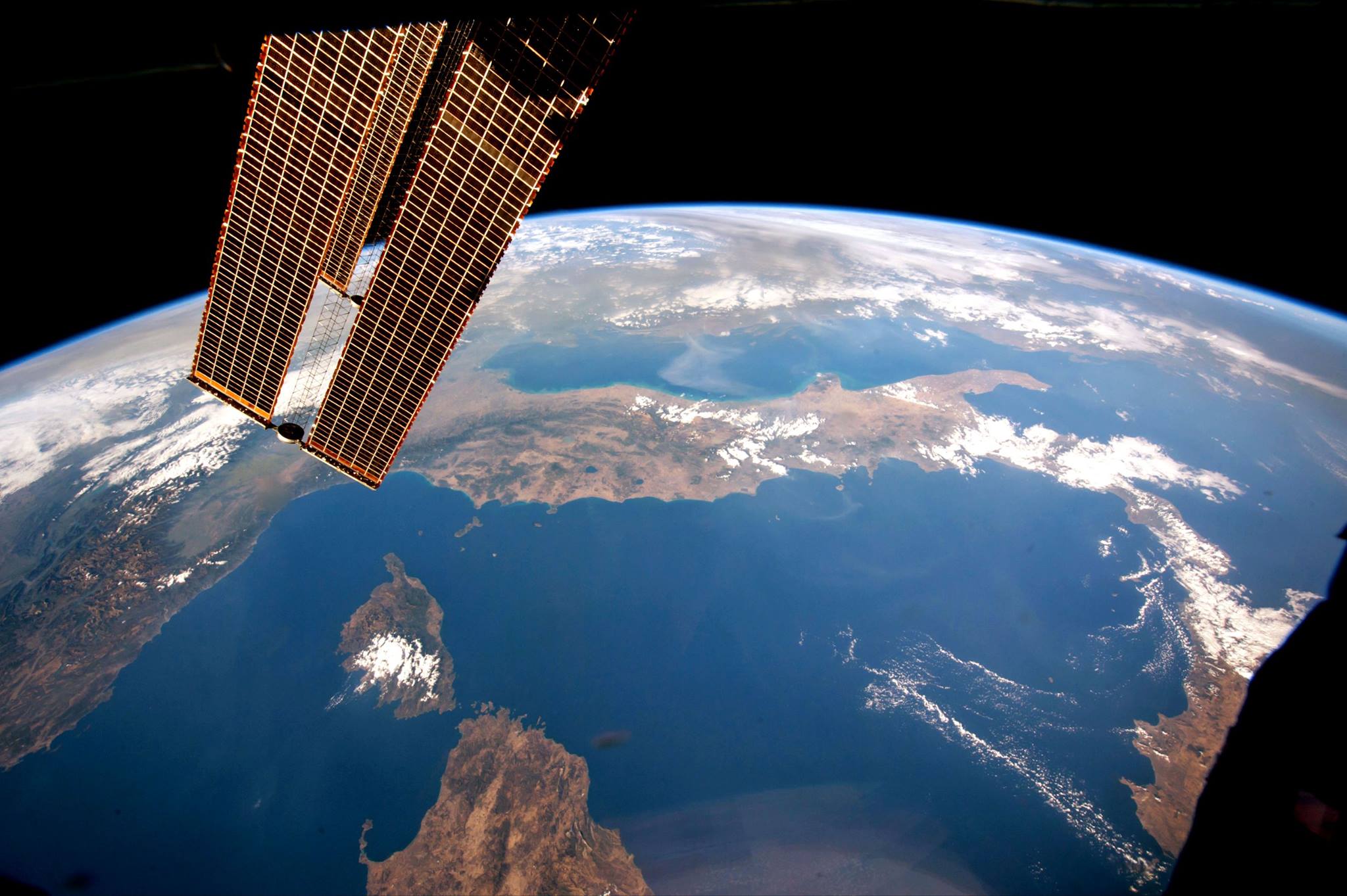 Спутник в качестве. Снимки из космоса. Вид земли из космоса. О земле и космосе. Вид на землю с МКС.