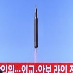 Corea del Nord lancia nuovo missile finora sconosciuto sul Giappone. Il governo di Tokyo ai cittadini: “scappate nei rifugi” [LIVE]