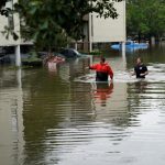 Uragano Harvey, nuovo record di precipitazioni: si aggrava il bilancio delle vittime e degli evacuati, “un disastro epico” [GALLERY]