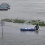 Uragano Harvey, nuovo record di precipitazioni: si aggrava il bilancio delle vittime e degli evacuati, “un disastro epico” [GALLERY]