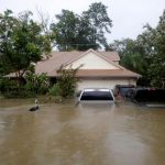 Uragano Harvey, nuovo record di precipitazioni: si aggrava il bilancio delle vittime e degli evacuati, “un disastro epico” [GALLERY]