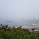 Scirocco in Sicilia, ecco gli effetti dell’ondata di caldo anomalo sulle coste di Modica e Ragusa: nebbia fitta in spiaggia! [GALLERY]