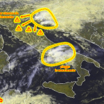 Allerta Meteo, inizia la prima ondata di maltempo: primi nubifragi a Napoli, violenti temporali in arrivo al Centro/Nord [LIVE]