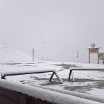 Maltempo, al Nord è finita l’estate: freddo e nubifragi in pianura, neve sulle Alpi [GALLERY]