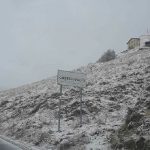 Terremoto Centro Italia: neve nella notte a Castelluccio, un manto bianco ricopre le macerie