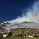 Caldo e siccità, Piemonte devastato dagli incendi: situazione drammatica, un morto e centinaia di evacuati. “Stato di calamità” [FOTO LIVE]