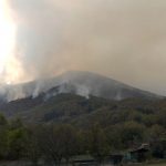 Caldo e siccità, Piemonte devastato dagli incendi: situazione drammatica, un morto e centinaia di evacuati. “Stato di calamità” [FOTO LIVE]