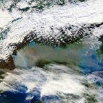 Caldo incredibile al Nord/Ovest: Verbania vola a +27°C, picchi di +25°C ad alta quota sulle Alpi Cozie e gli incendi non danno tregua [DATI]